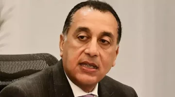 نجوم الفن والإعلام يشاركون في عزاء والدة عماد حسين بمسجد عمر مكرم 1